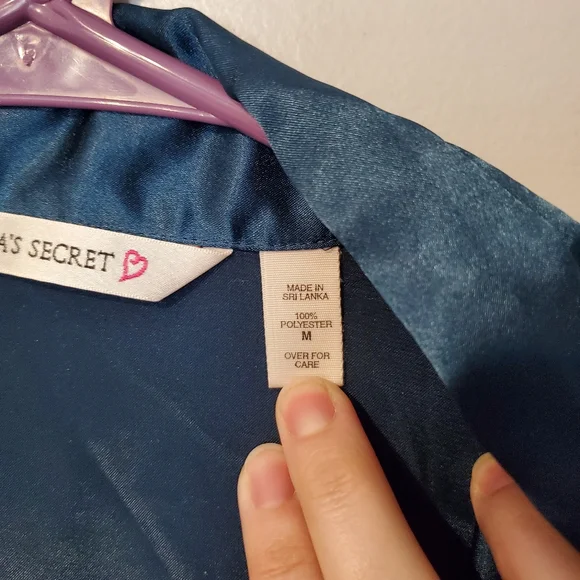 Vintage Victoria's Secret sleep shirt. Medium. Like new. Silky feel. Nightgown. - Picture 3 of 5